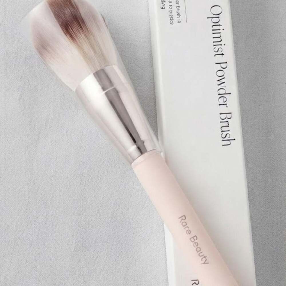 Rare Beauty Always An Optimist Powder Brush